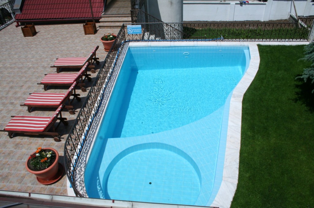 Outdoor Swiming Pool